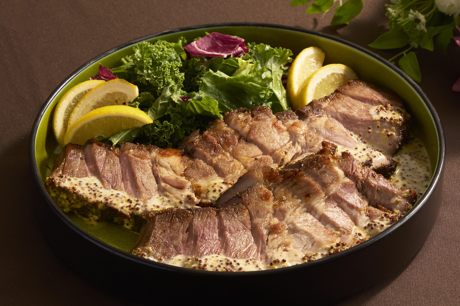 ⑪豚肩肉のロースト　ハニーマスタードソース
