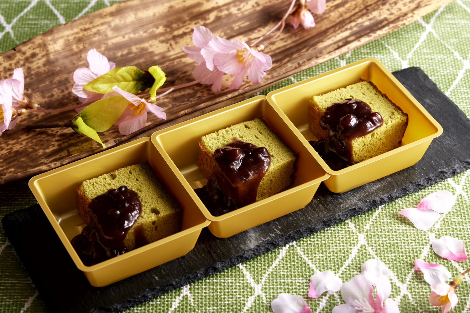 抹茶ケーキ〜小豆あん添え〜