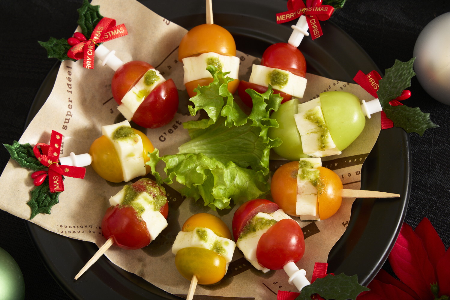 トマトとチーズのクリスマスカプレーゼ