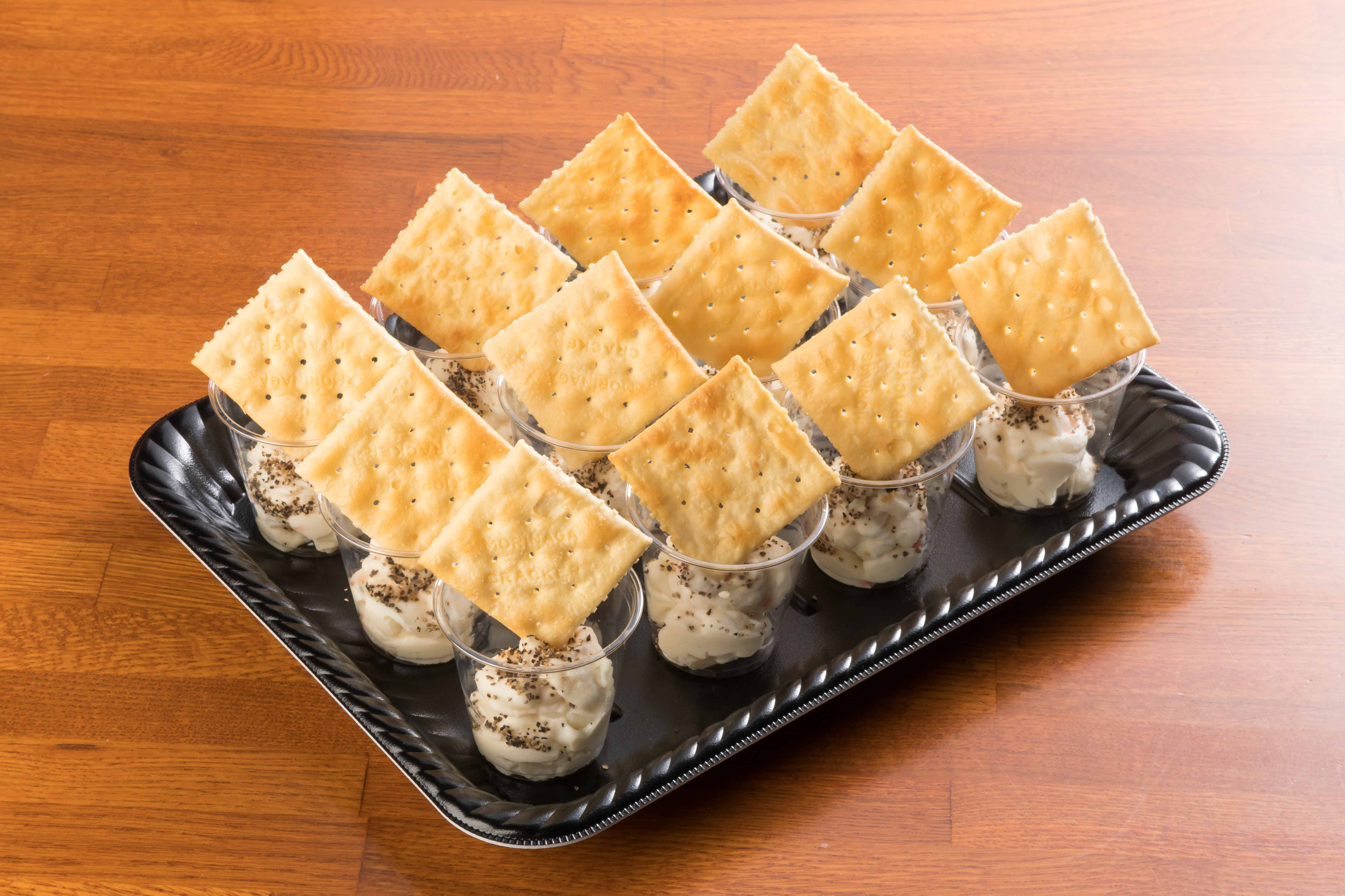 ツナとポテトのリエット　カナッペ仕立て