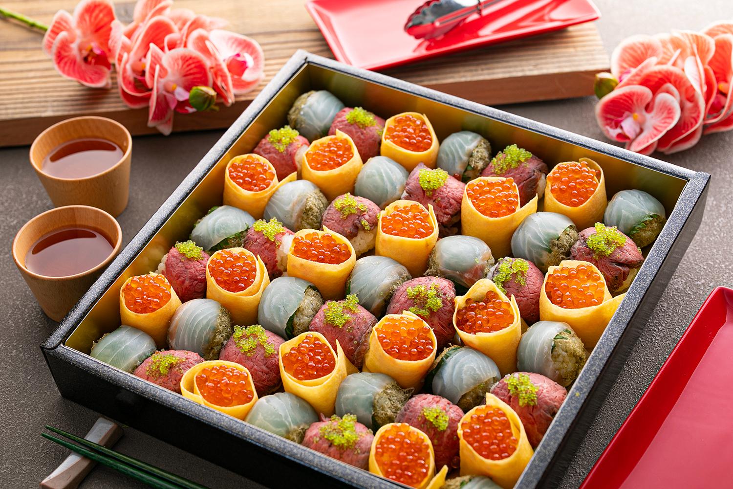 手毬寿司3種
 (鯛のまるごと昆布締め・ローストビーフ×とびっこわさび・
 いくらの玉子軍艦)