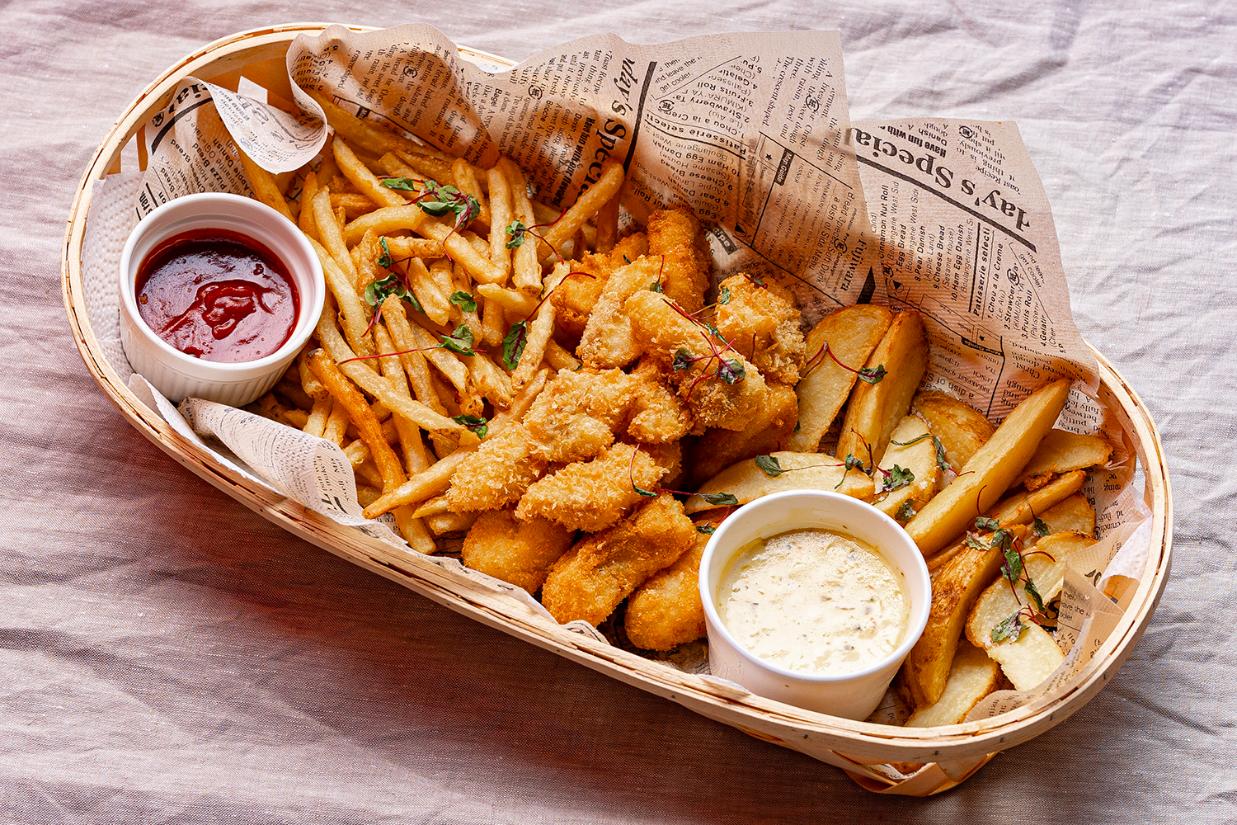 【フィッシュ＆チップス】＆【クリスピーフライドポテト】各種ソース付き