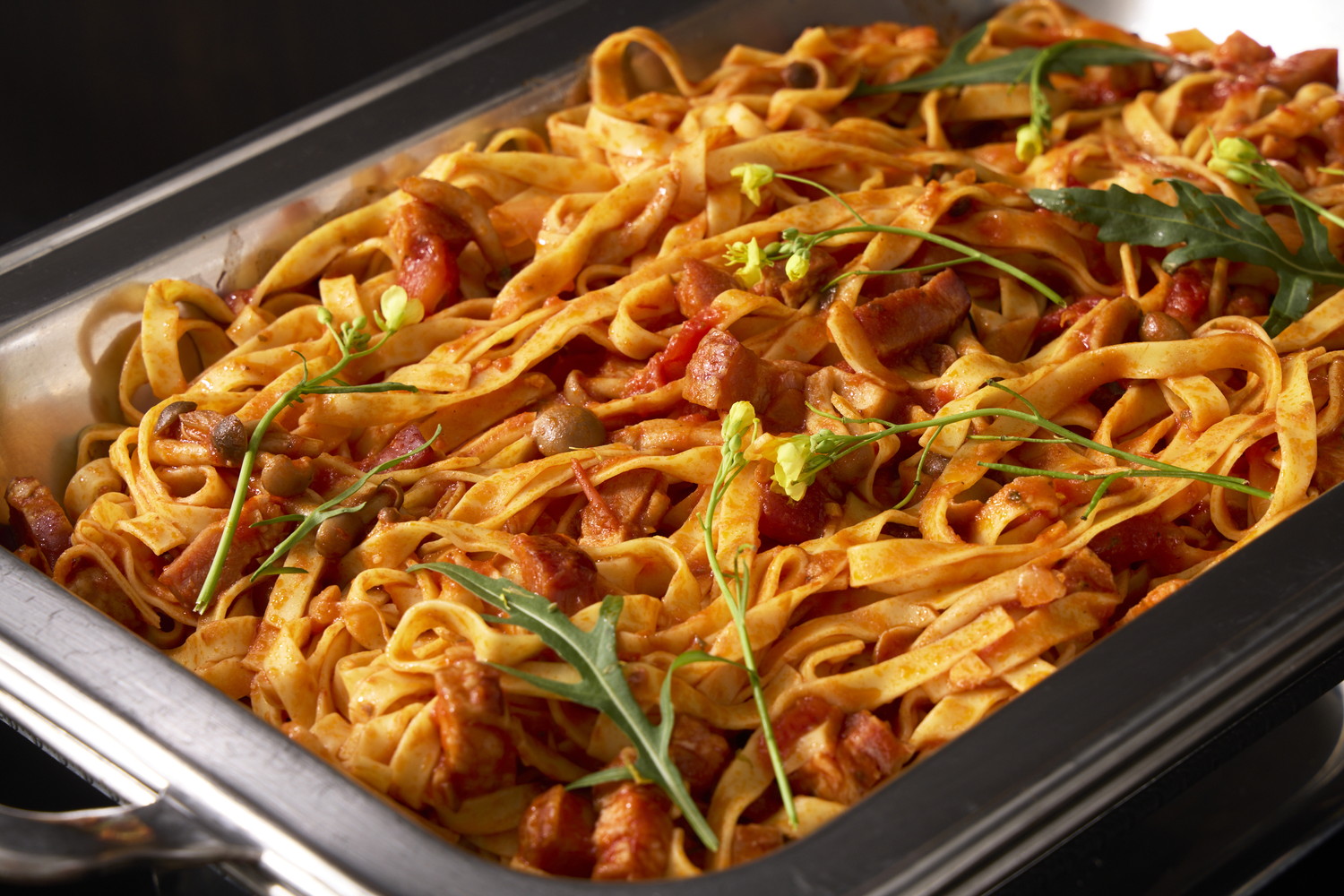 旬野菜とベーコンのトマトクリームパスタ