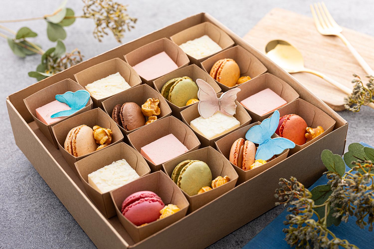 プチケーキ＆マカロン