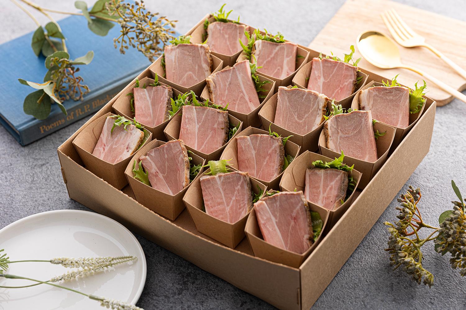 ローストポーク～赤ワインソース～（※実際はソースはかかっています）