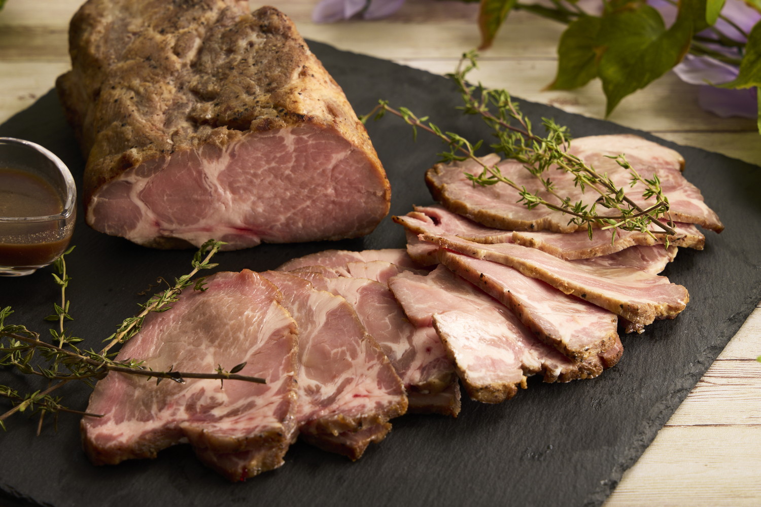 やまゆりポークのロースト～赤ワインソースで～
