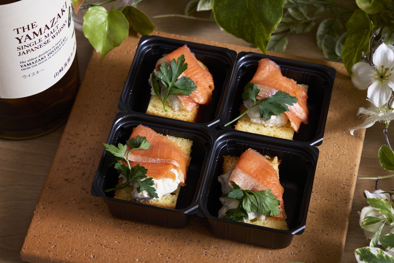 サーモンとブルサンチーズ ブルスケッタ