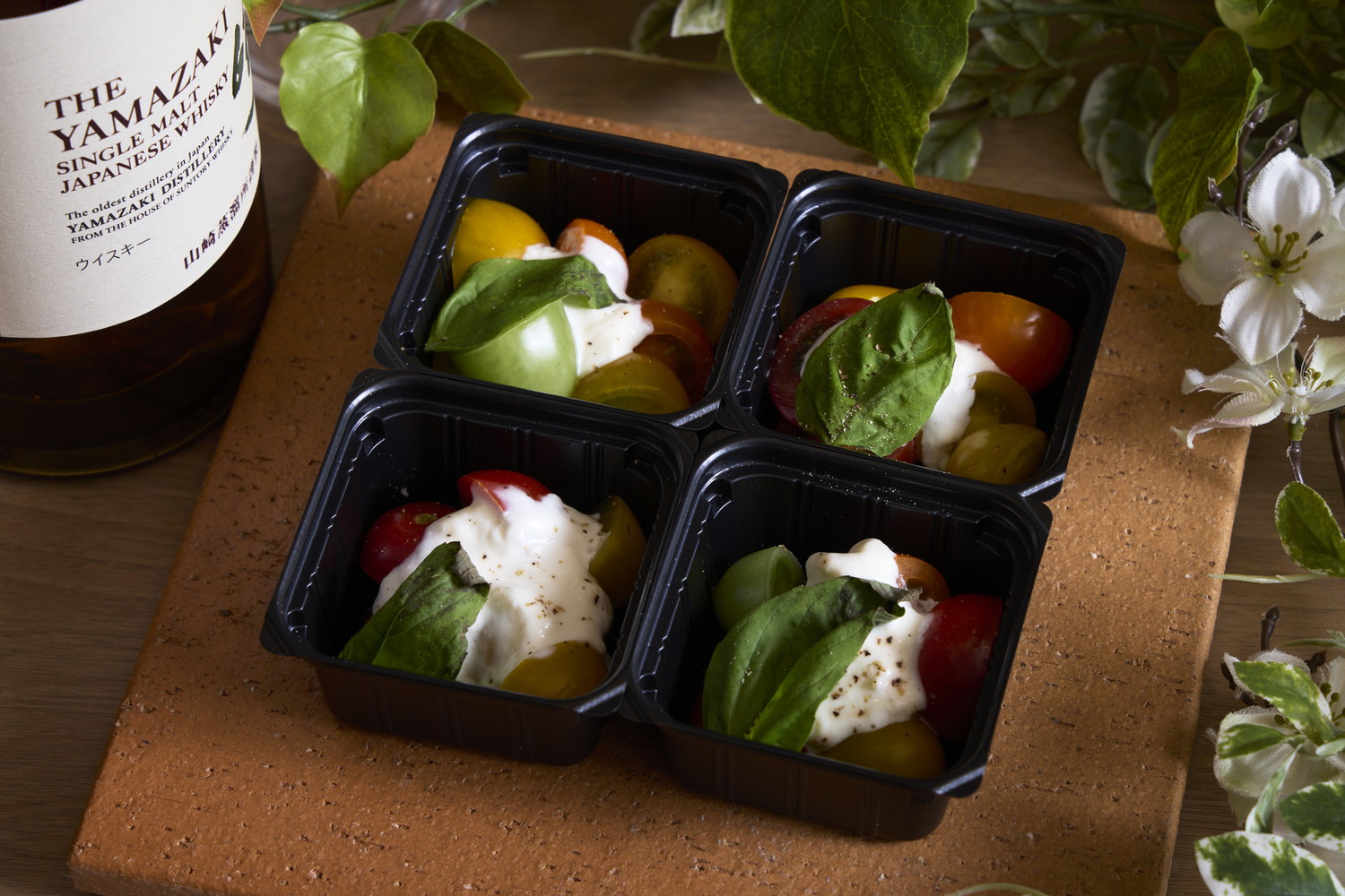 カラフルトマトとブッラータチーズのカプレーゼ