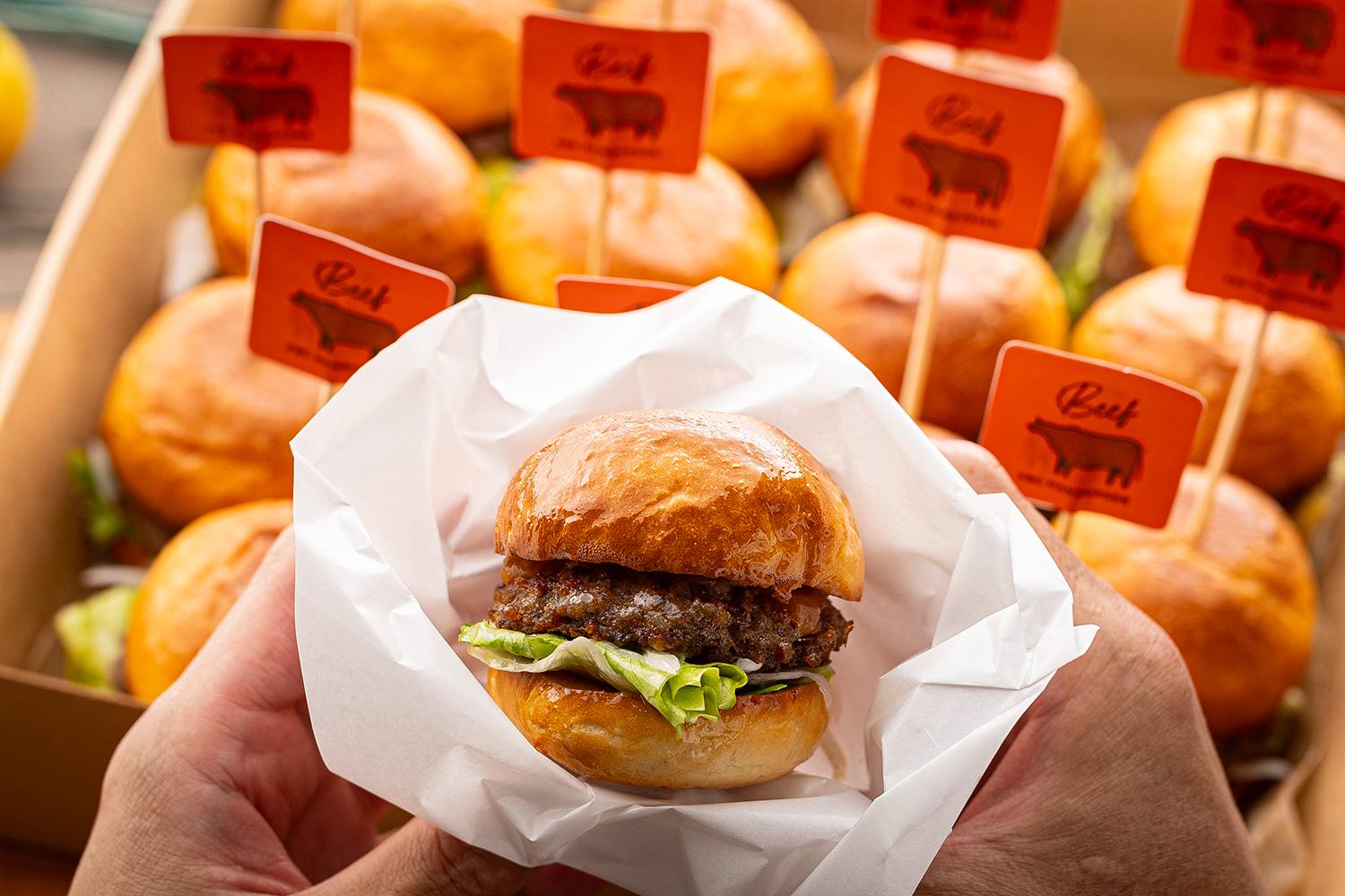 食べやすいバーガー袋も付いています