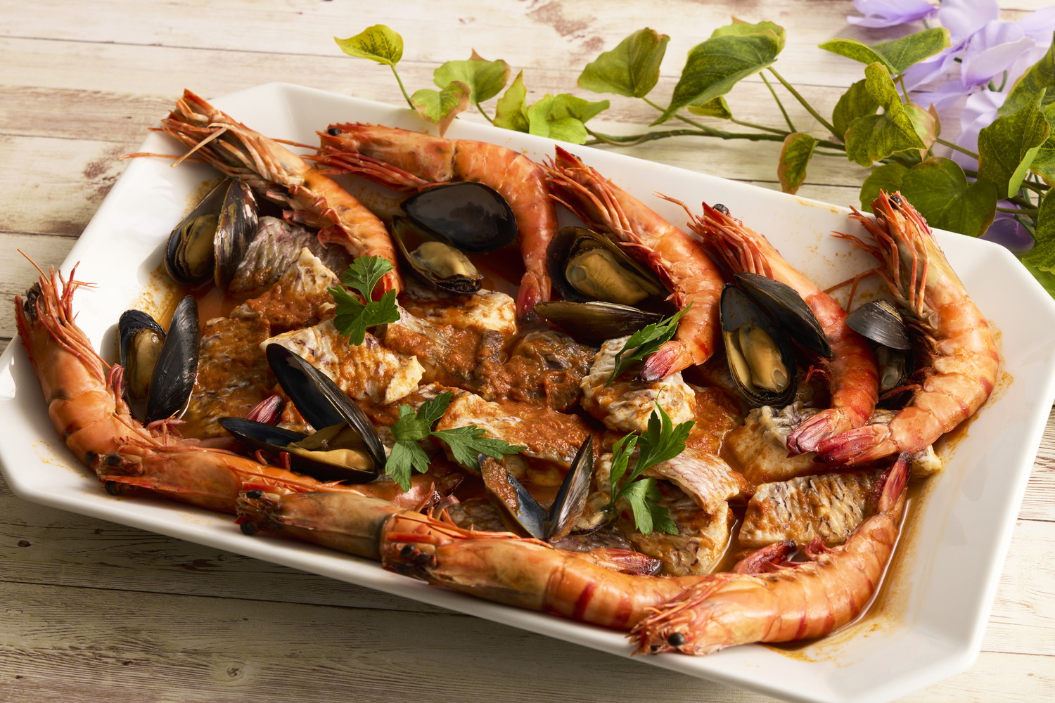 魚介の旨みたっぷりブイヤベース風煮込み【温製】
