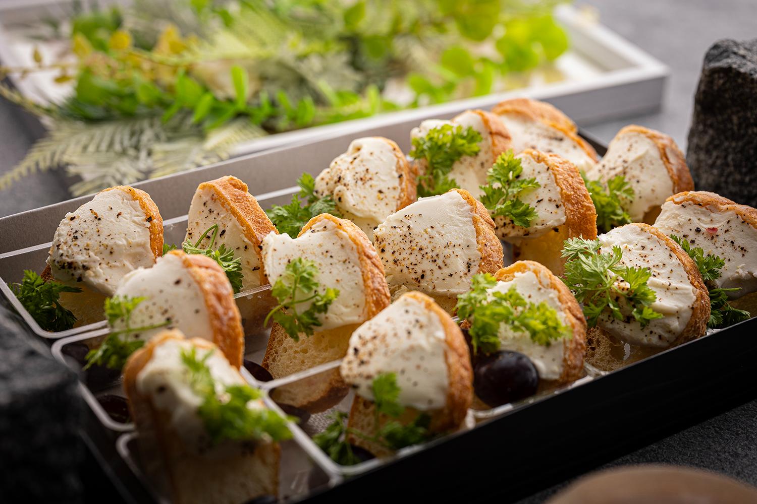 チーズとフルーツブルスケッタ