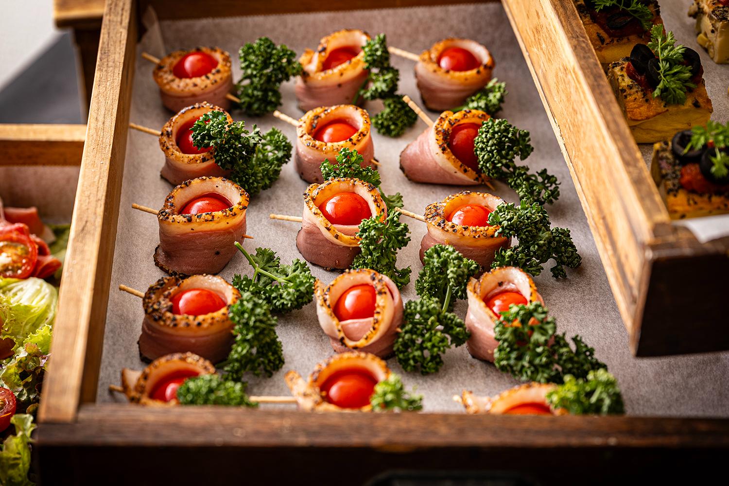 鴨ハムとトマトのピンチョス