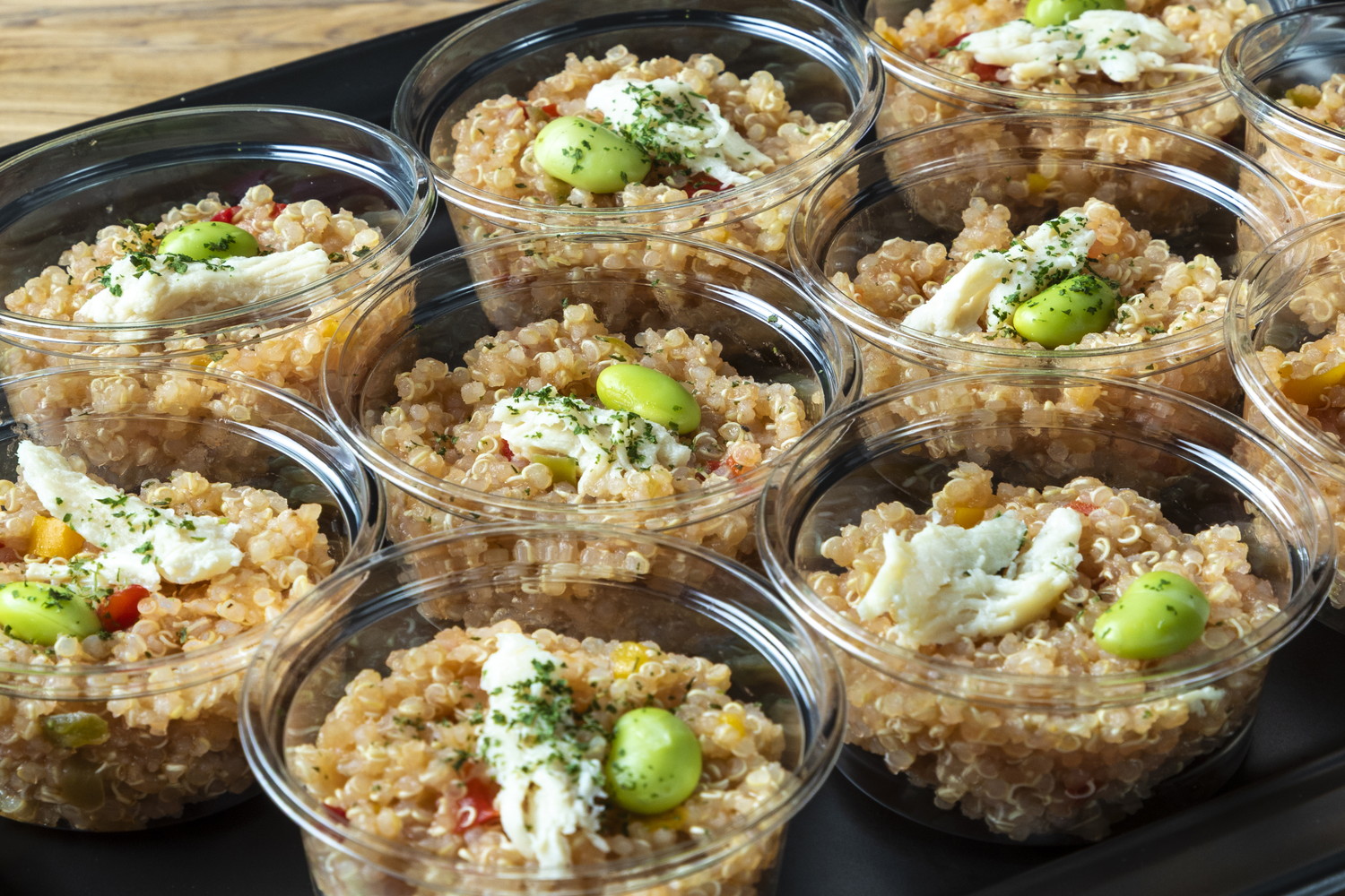 キヌアとチキンのトマトドレッシング