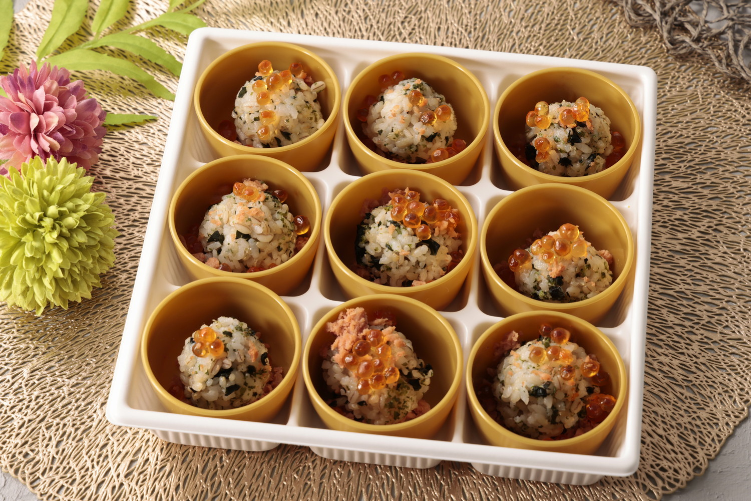 ・手まり   お結び   鮭あおさわかめ