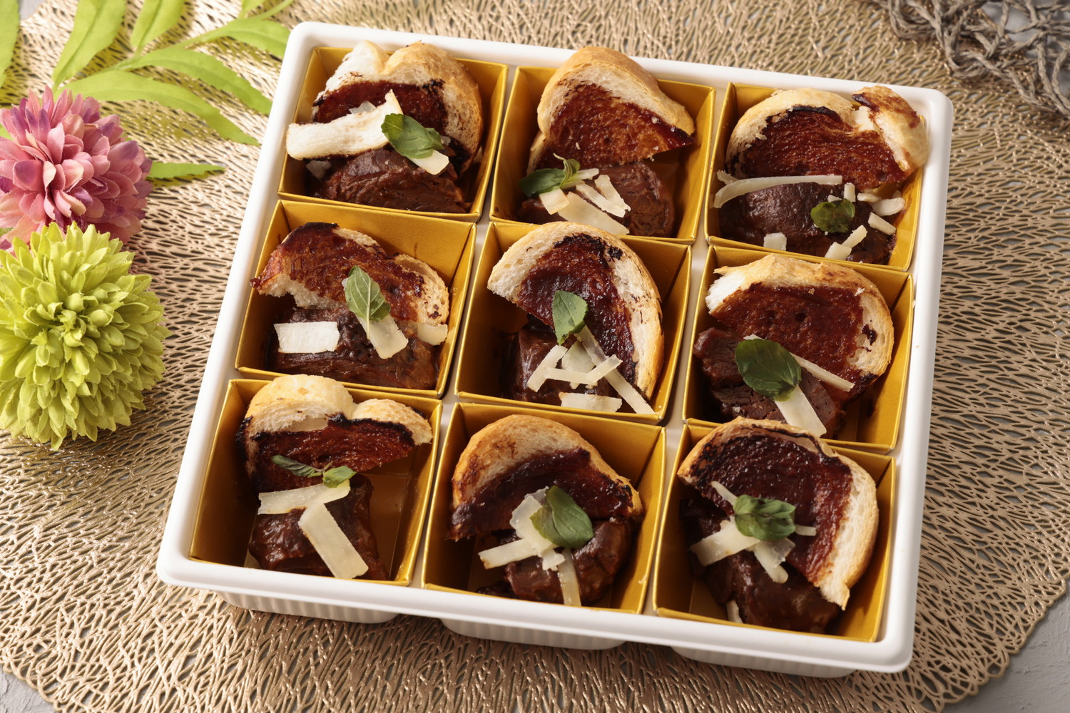 牛タン柔らか煮   味噌ラスク添え