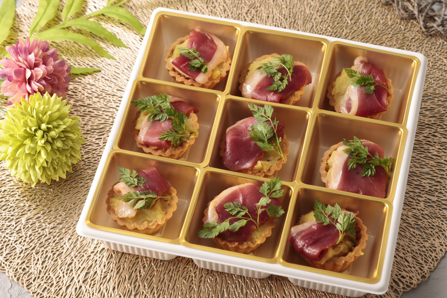 鴨の生ハムと甘酸っぱい薩摩芋のミニタルト