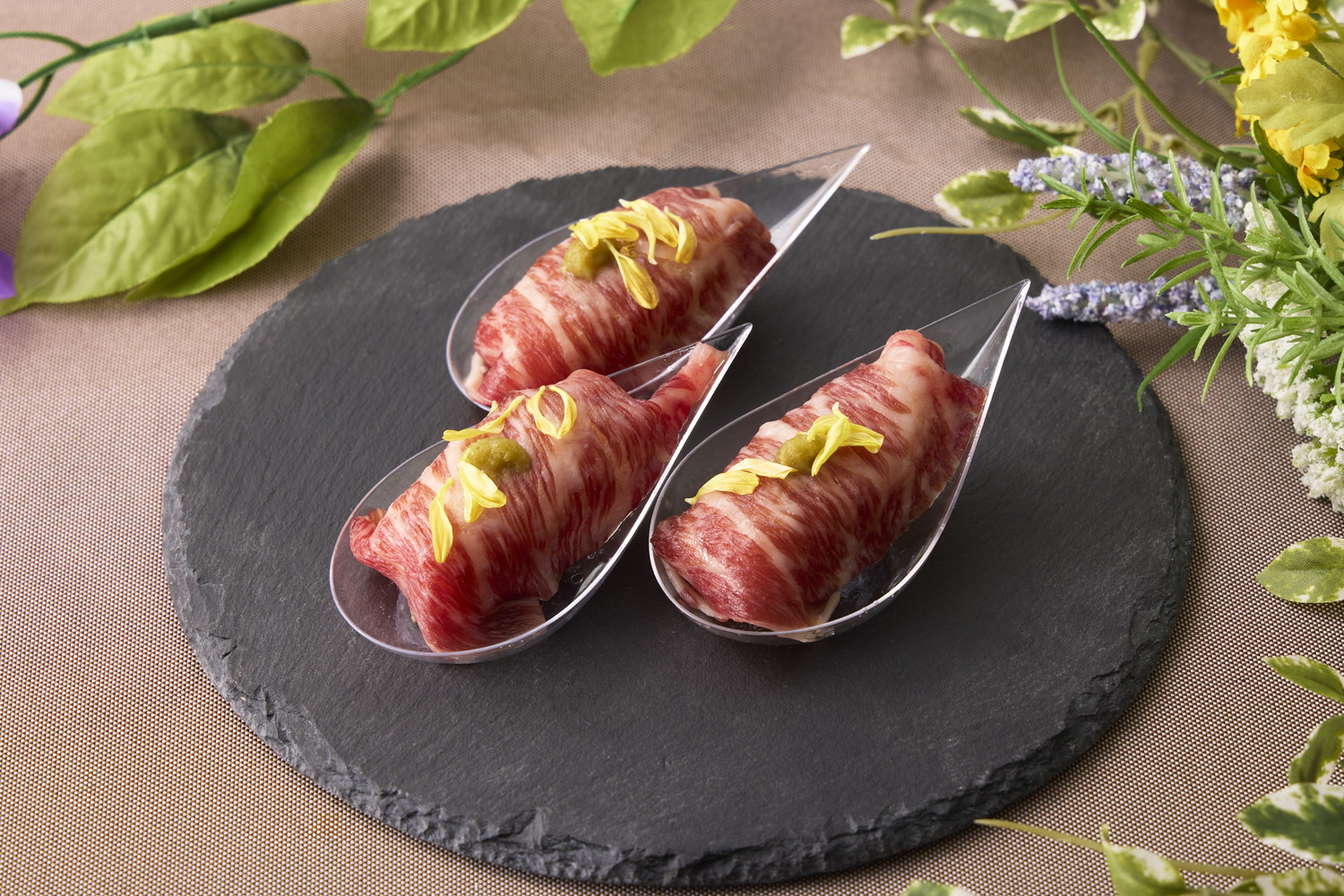 柚子胡椒が香る肉寿司