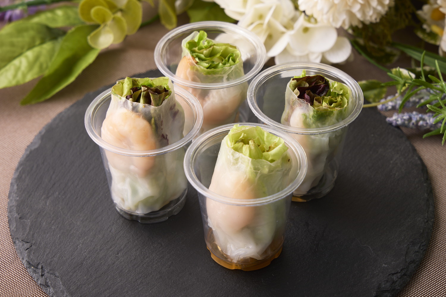 プリッと海老とアボカド生春巻きサラダ