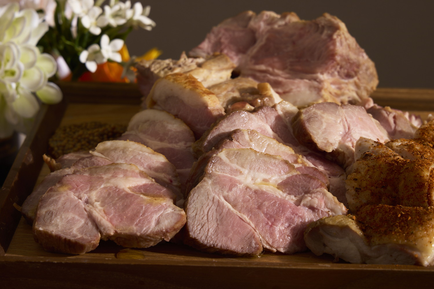 岩中豚のグリル、タスマニア産粒マスタード
