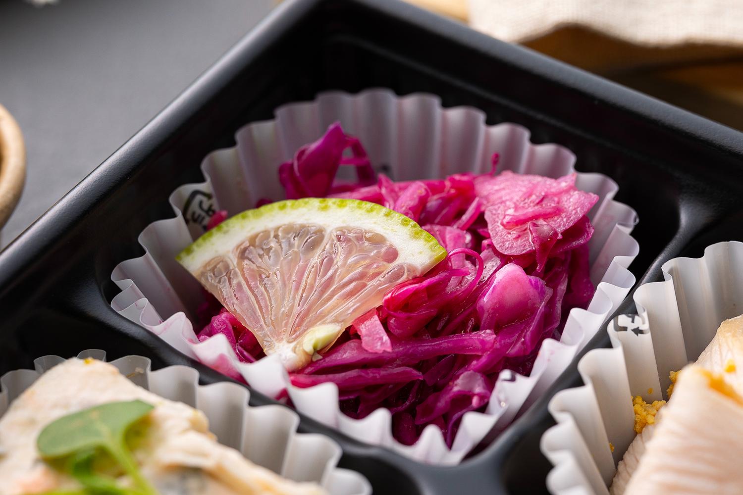 自家製レモンドレッシングの紫キャベツマリネ