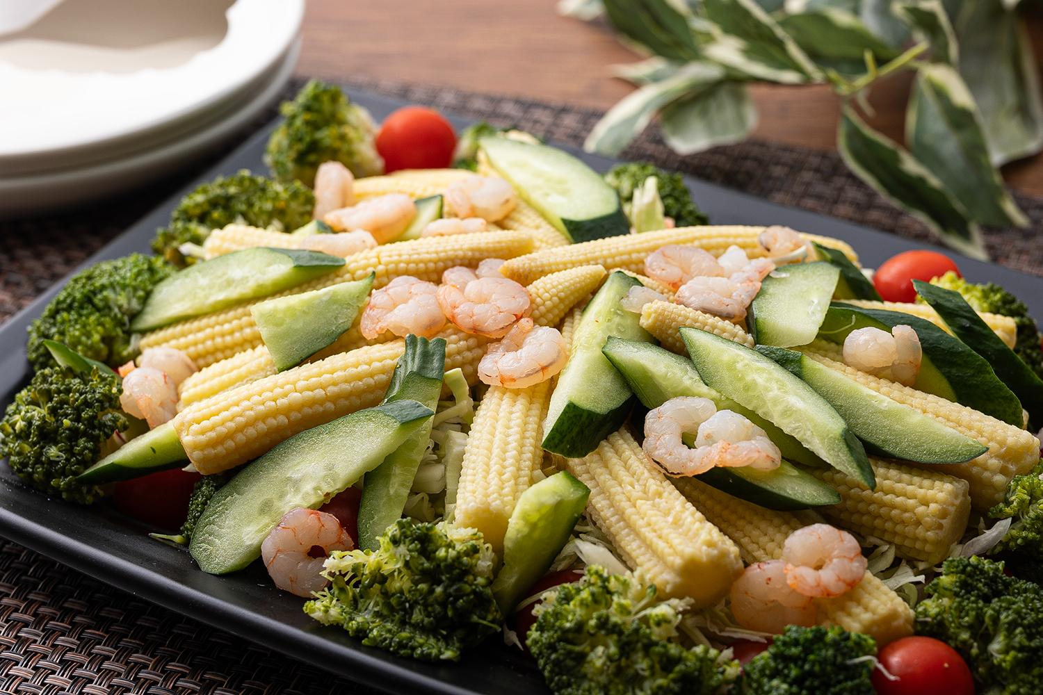 エビと彩り野菜のサラダ